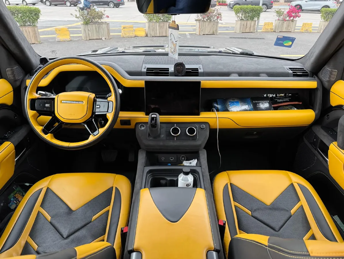 2021 Land Rover Defender 3.0T 400HP L6 8AT,autocango,china used car exporter,china ev exporter,chinese used car exporter,chinese used ev exporter