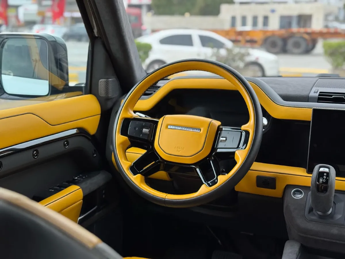 2021 Land Rover Defender 3.0T 400HP L6 8AT,autocango,china used car exporter,china ev exporter,chinese used car exporter,chinese used ev exporter