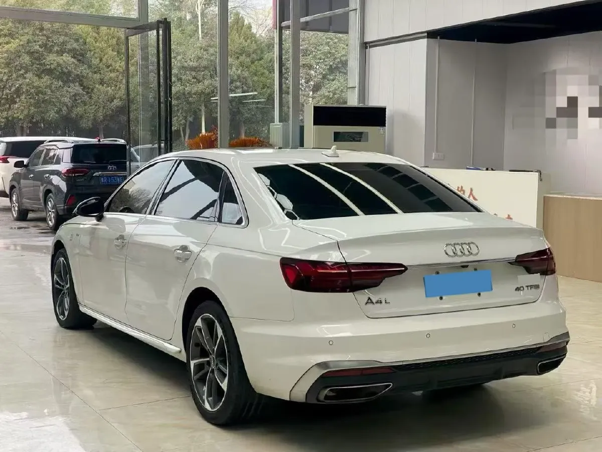 2022 Audi A4L 2.0T 190HP L4 7DCT,autocango,china used car exporter,china ev exporter,chinese used car exporter,chinese used ev exporter