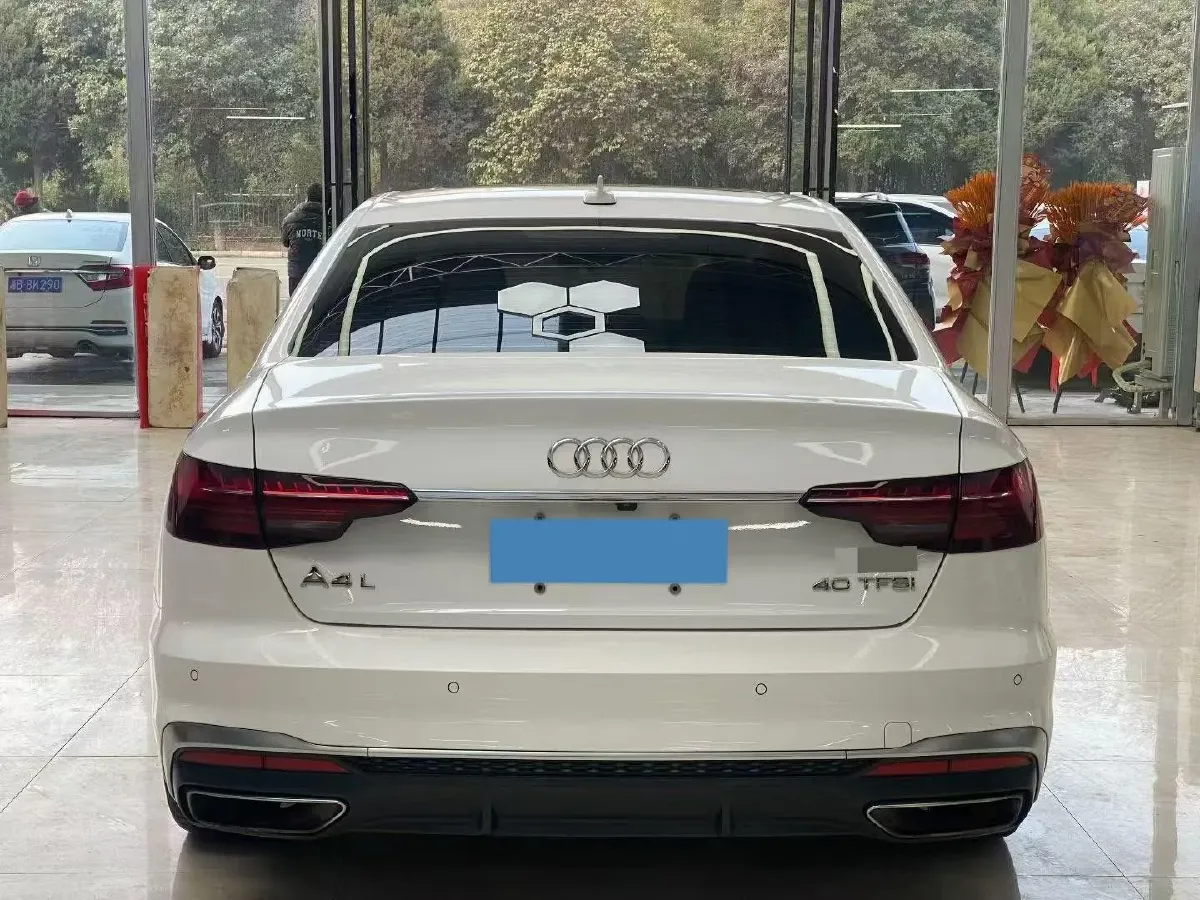2022 Audi A4L 2.0T 190HP L4 7DCT,autocango,china used car exporter,china ev exporter,chinese used car exporter,chinese used ev exporter