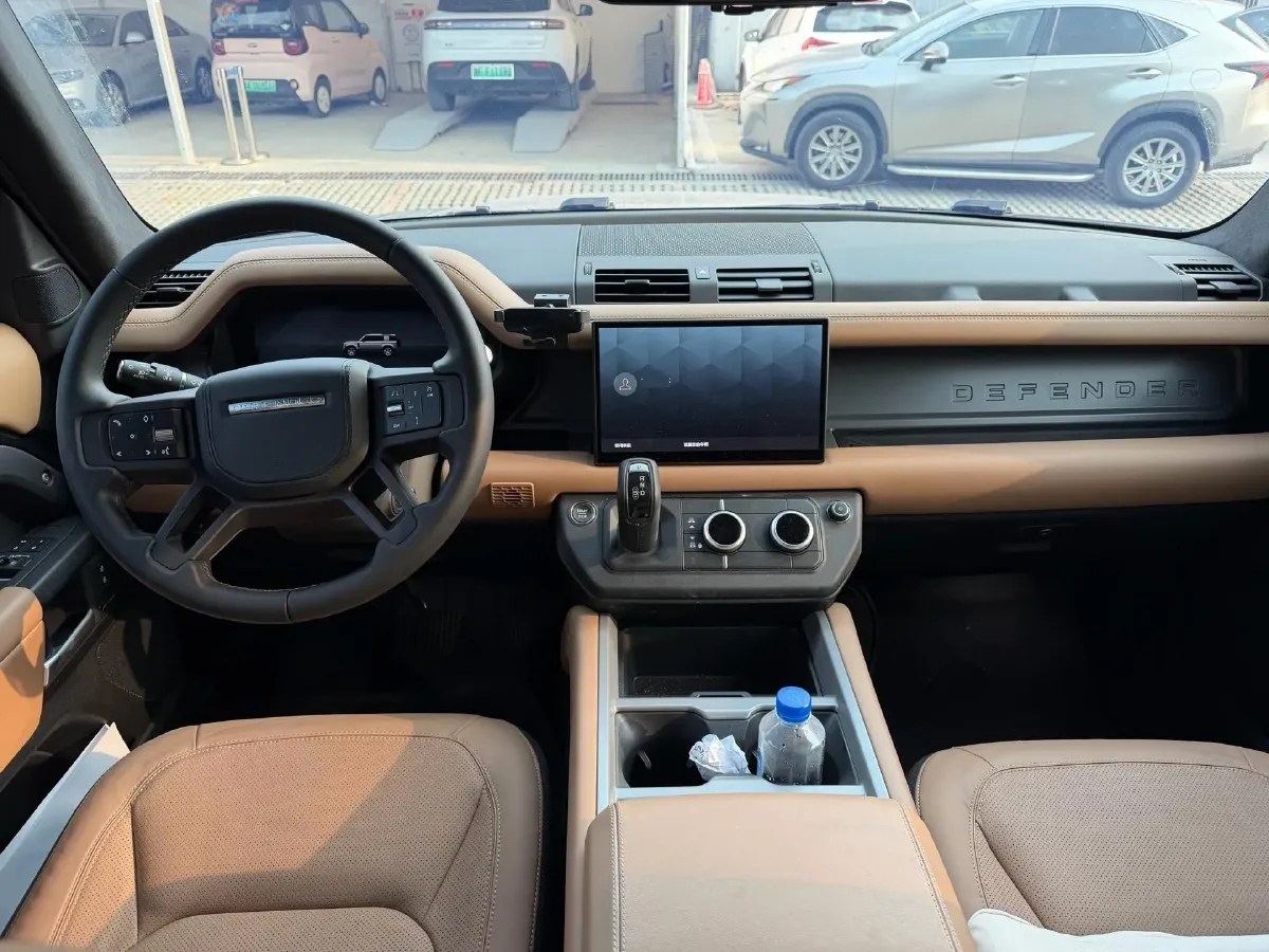 2025 Land Rover Defender 3.0T 400HP L6 8AT,autocango,china used car exporter,china ev exporter,chinese used car exporter,chinese used ev exporter