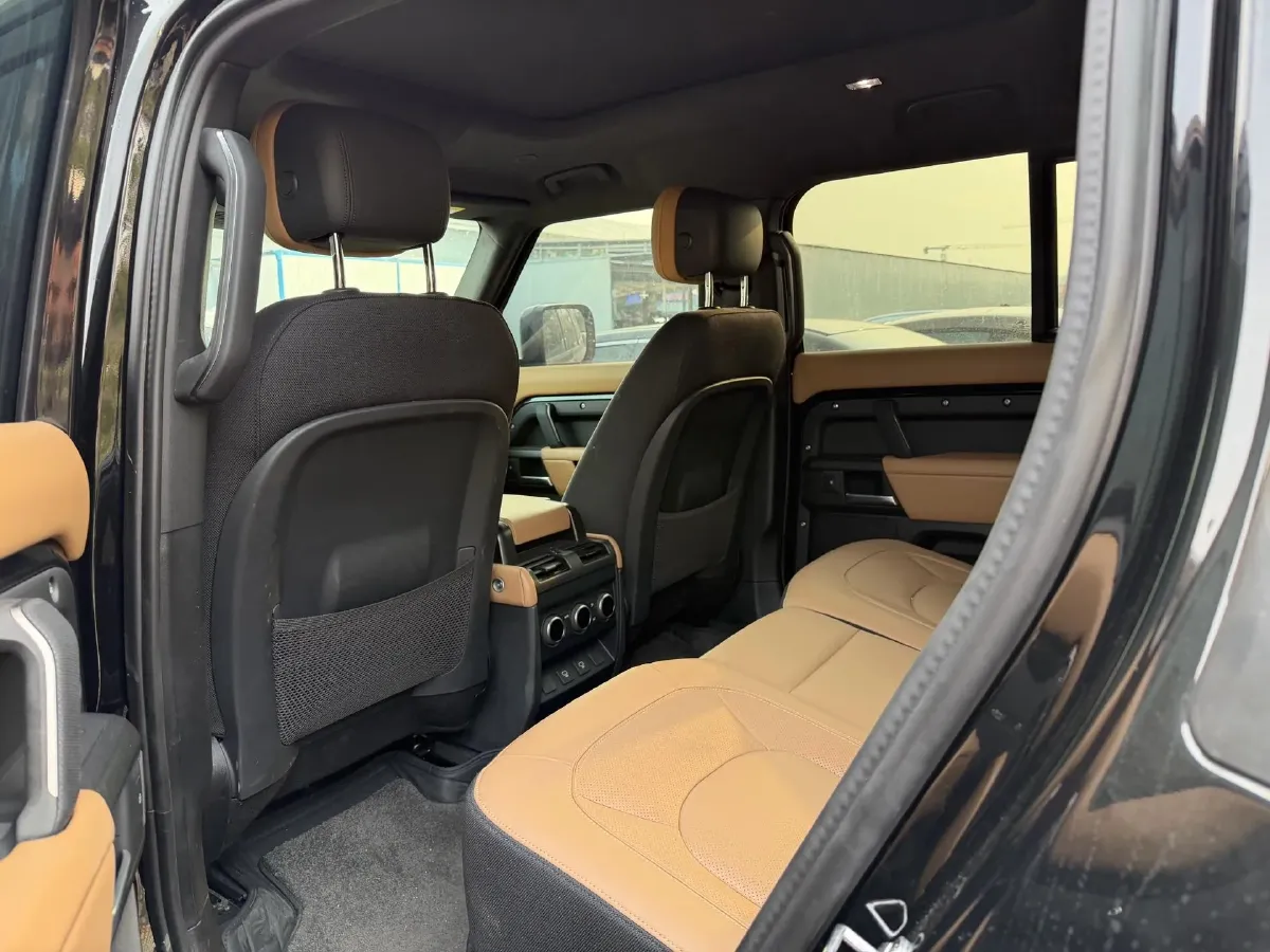 2025 Land Rover Defender 3.0T 400HP L6 8AT,autocango,china used car exporter,china ev exporter,chinese used car exporter,chinese used ev exporter