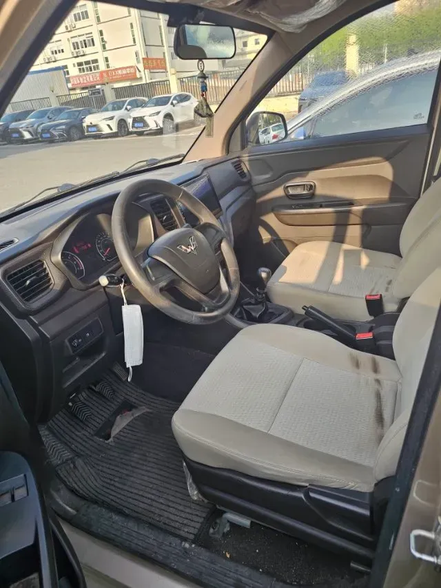 2019 WuLing HongGuang V 1.5L 99HP L4 6MT,autocango,china used car exporter,china ev exporter,chinese used car exporter,chinese used ev exporter