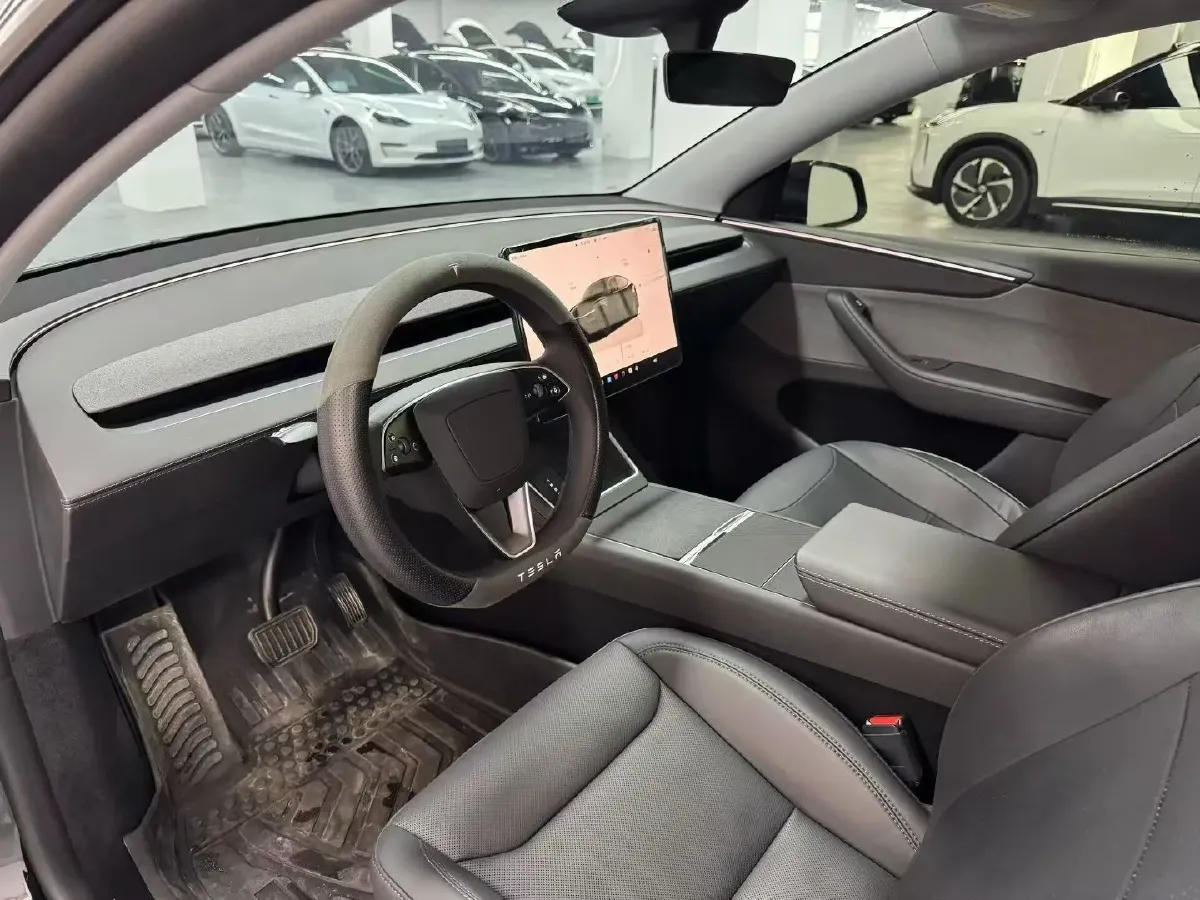 2025 Tesla Model Y BEV 62.5KWH,autocango,china used car exporter,china ev exporter,chinese used car exporter,chinese used ev exporter