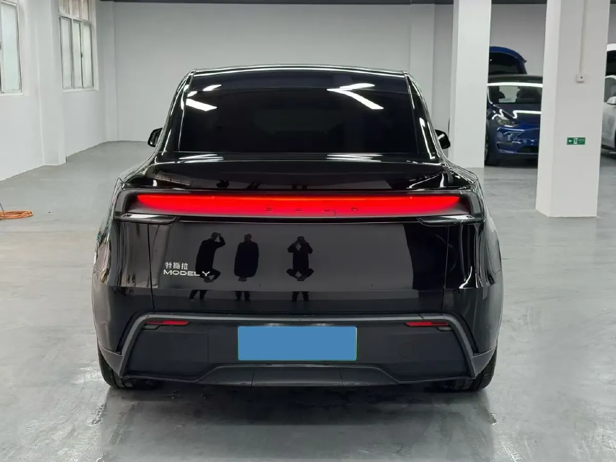 2025 Tesla Model Y BEV 62.5KWH,autocango,china used car exporter,china ev exporter,chinese used car exporter,chinese used ev exporter