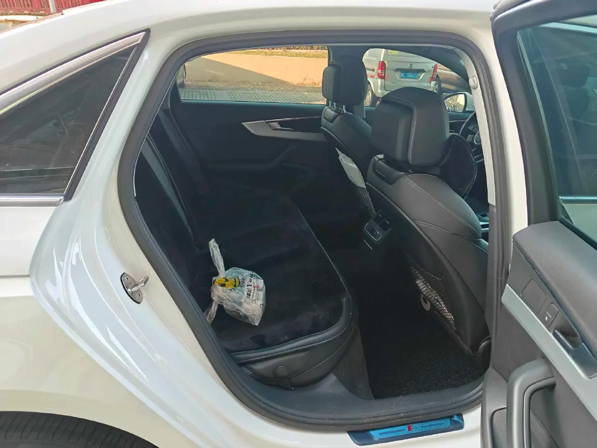 2020 Audi A4L 2.0T 190HP L4 7DCT,autocango,china used car exporter,china ev exporter,chinese used car exporter,chinese used ev exporter