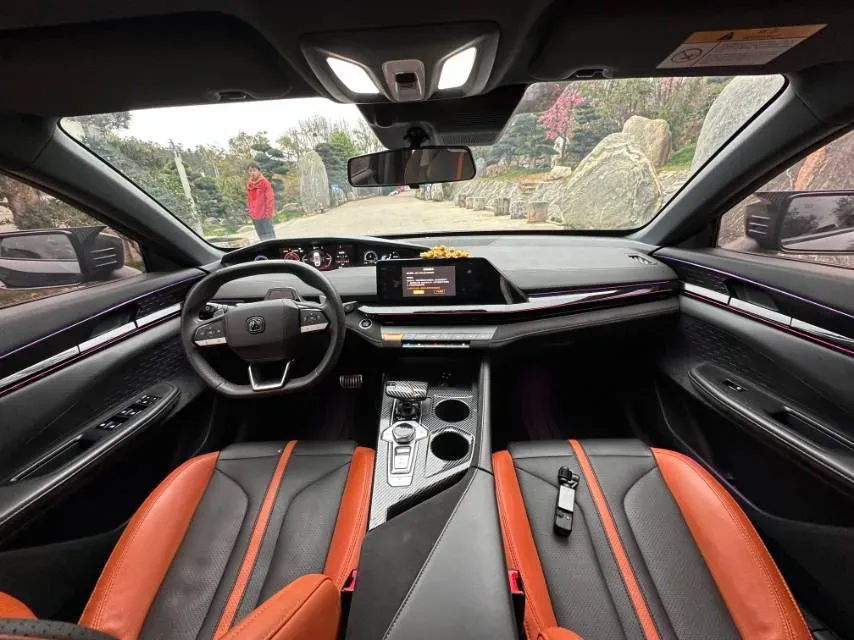 2024 ChangAn UNI-V 1.5T 188HP L4 7DCT,autocango,china used car exporter,china ev exporter,chinese used car exporter,chinese used ev exporter