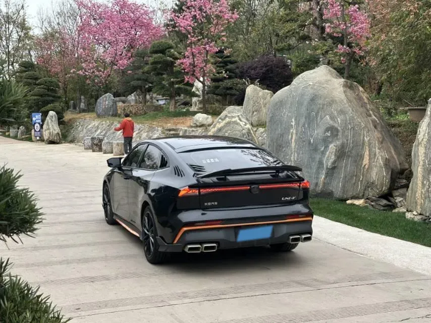 2024 ChangAn UNI-V 1.5T 188HP L4 7DCT,autocango,china used car exporter,china ev exporter,chinese used car exporter,chinese used ev exporter