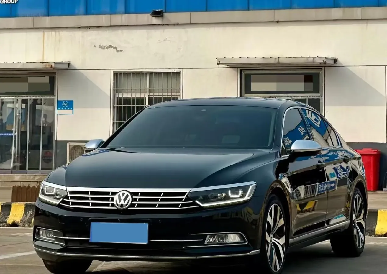 2018 Volkswagen Magotan 2.0T 220HP L4 7DCT,autocango,china used car exporter,china ev exporter,chinese used car exporter,chinese used ev exporter