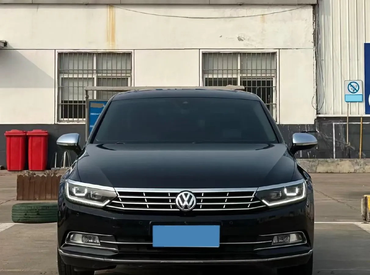 2018 Volkswagen Magotan 2.0T 220HP L4 7DCT,autocango,china used car exporter,china ev exporter,chinese used car exporter,chinese used ev exporter