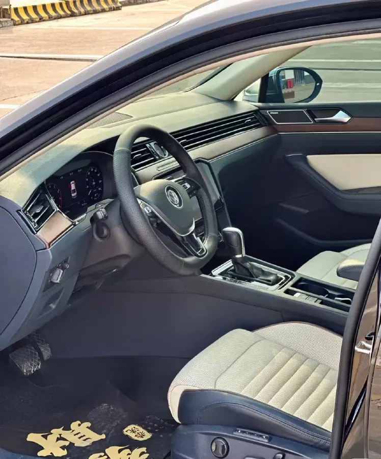 2018 Volkswagen Magotan 2.0T 220HP L4 7DCT,autocango,china used car exporter,china ev exporter,chinese used car exporter,chinese used ev exporter