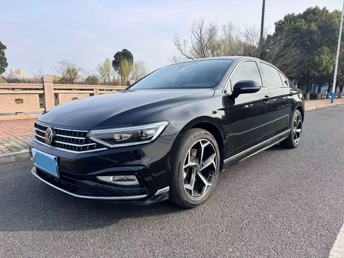 2025 Volkswagen Magotan 2.0T 186HP L4 7DCT,autocango,china used car exporter,china ev exporter,chinese used car exporter,chinese used ev exporter