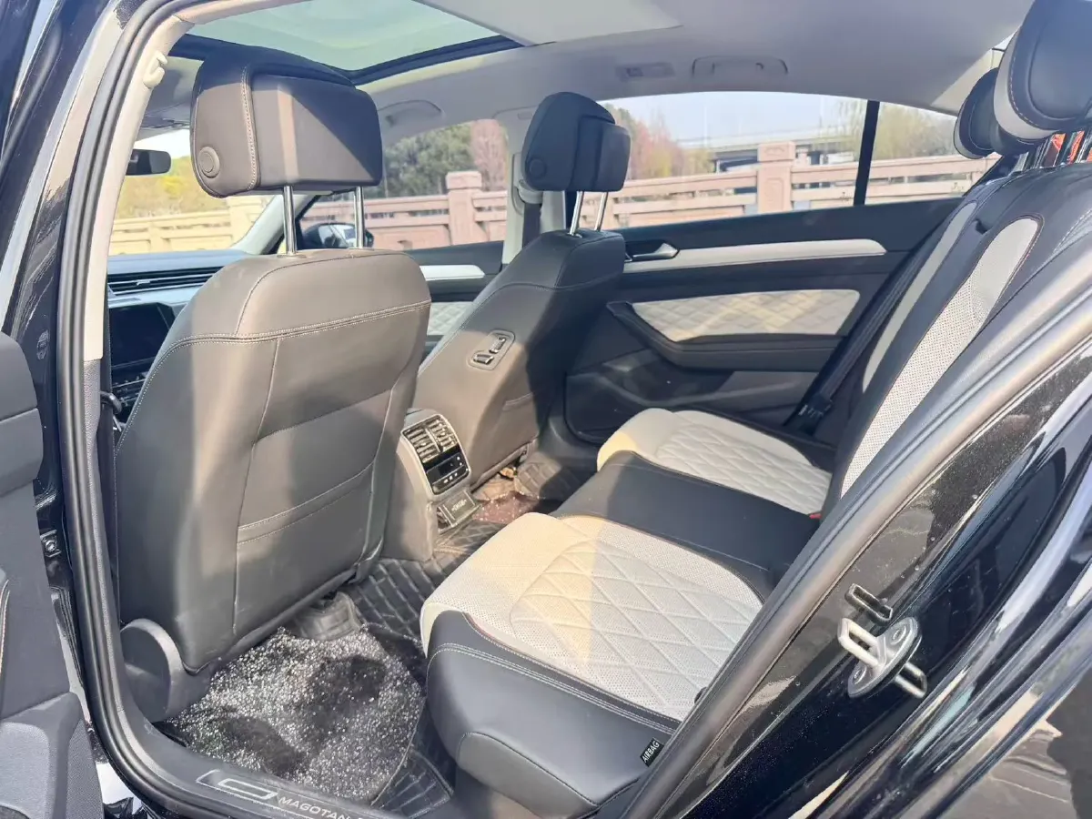 2025 Volkswagen Magotan 2.0T 186HP L4 7DCT,autocango,china used car exporter,china ev exporter,chinese used car exporter,chinese used ev exporter
