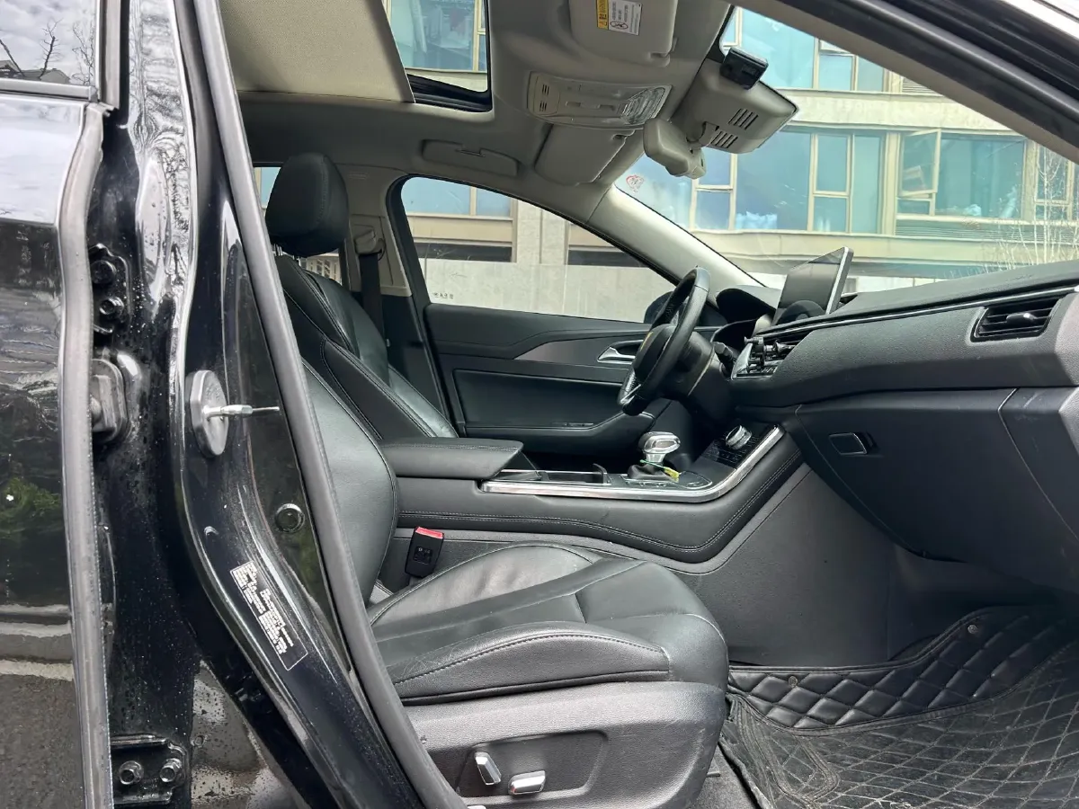 2020 HongQi H5 1.8T 197HP L4 6AT,autocango,china used car exporter,china ev exporter,chinese used car exporter,chinese used ev exporter