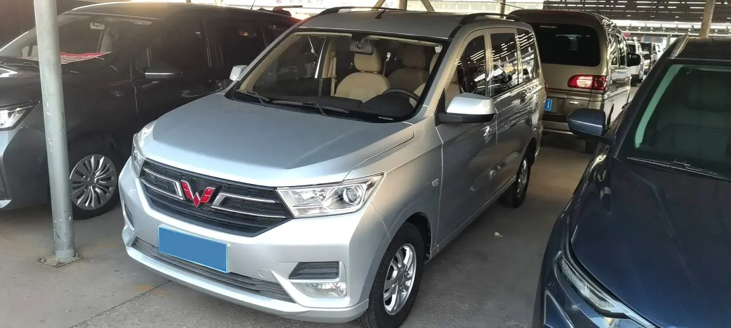 2021 WuLing HongGuang 1.5L 99HP L4 6MT,autocango,china used car exporter,china ev exporter,chinese used car exporter,chinese used ev exporter