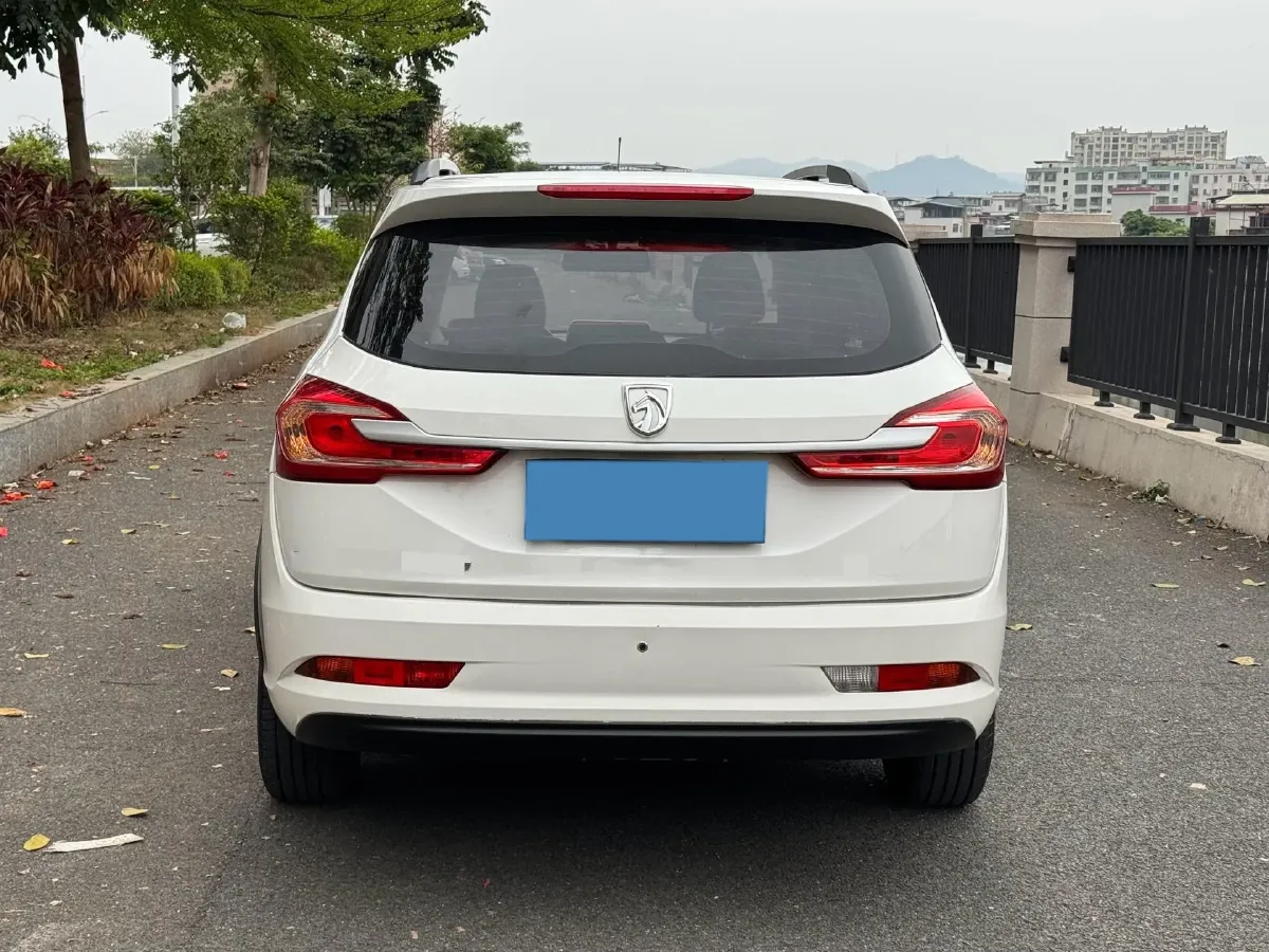 2017 BaoJun 310W 1.5L 112HP L4 6MT,autocango,china used car exporter,china ev exporter,chinese used car exporter,chinese used ev exporter