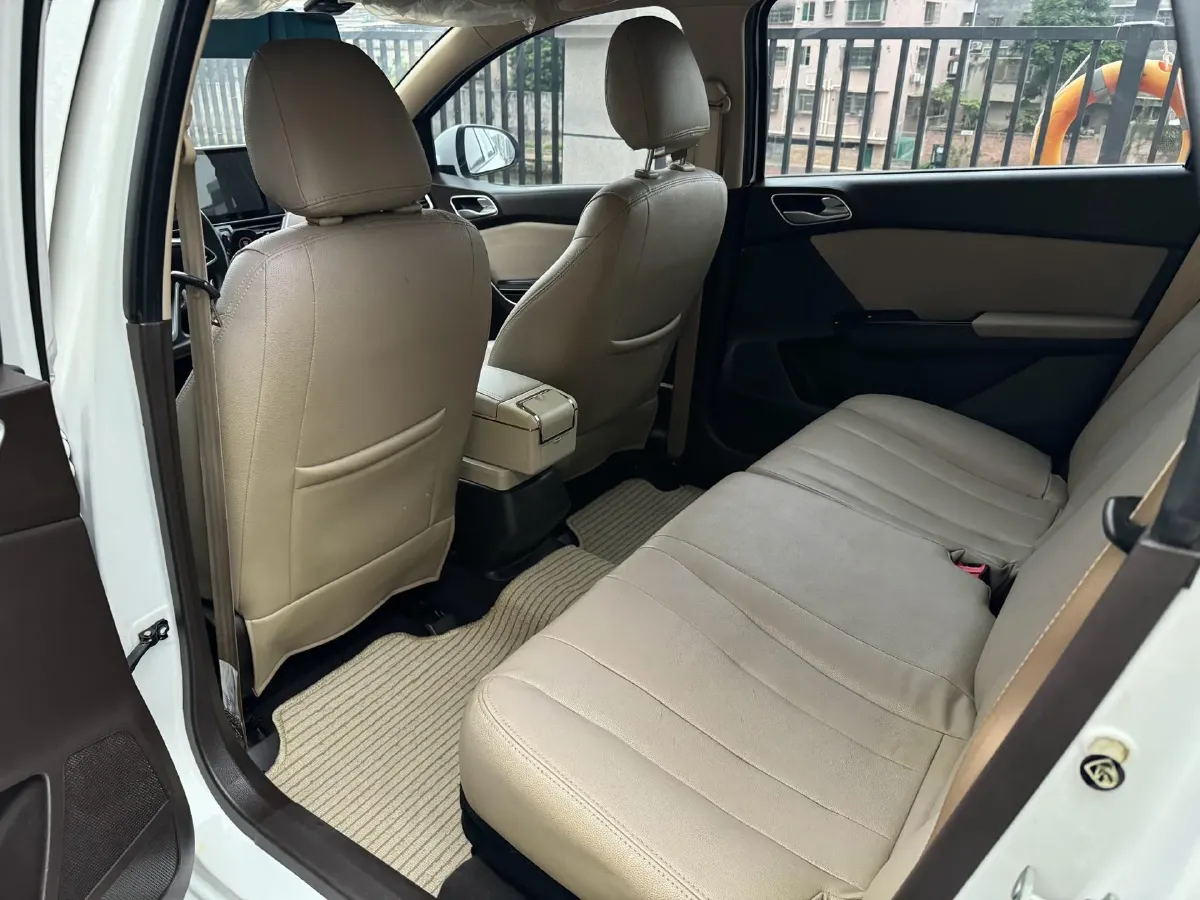 2017 BaoJun 310W 1.5L 112HP L4 6MT,autocango,china used car exporter,china ev exporter,chinese used car exporter,chinese used ev exporter