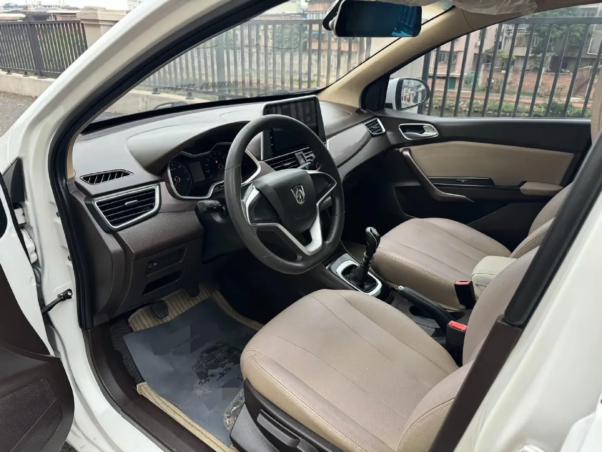 2017 BaoJun 310W 1.5L 112HP L4 6MT,autocango,china used car exporter,china ev exporter,chinese used car exporter,chinese used ev exporter