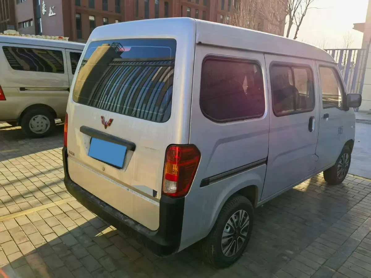 2020 WuLing ZhiGuang 1.2L 76HP L4 5MT,autocango,china used car exporter,china ev exporter,chinese used car exporter,chinese used ev exporter