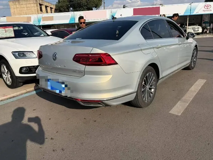 2020 Volkswagen Magotan 2.0T 220HP L4 7DCT,autocango,china used car exporter,china ev exporter,chinese used car exporter,chinese used ev exporter
