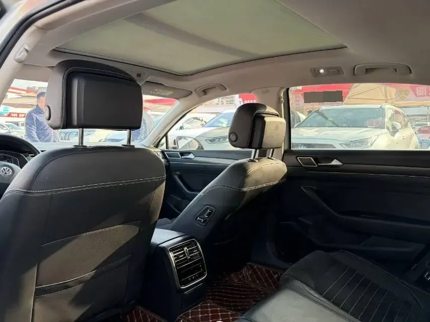 2020 Volkswagen Magotan 2.0T 220HP L4 7DCT,autocango,china used car exporter,china ev exporter,chinese used car exporter,chinese used ev exporter