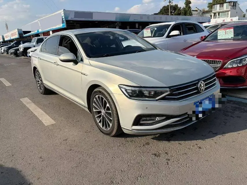 2020 Volkswagen Magotan 2.0T 220HP L4 7DCT,autocango,china used car exporter,china ev exporter,chinese used car exporter,chinese used ev exporter