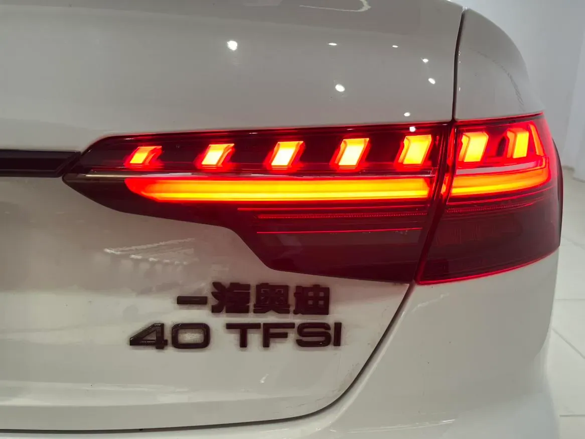 2024 Audi A4L 2.0T 190HP L4 7DCT,autocango,china used car exporter,china ev exporter,chinese used car exporter,chinese used ev exporter