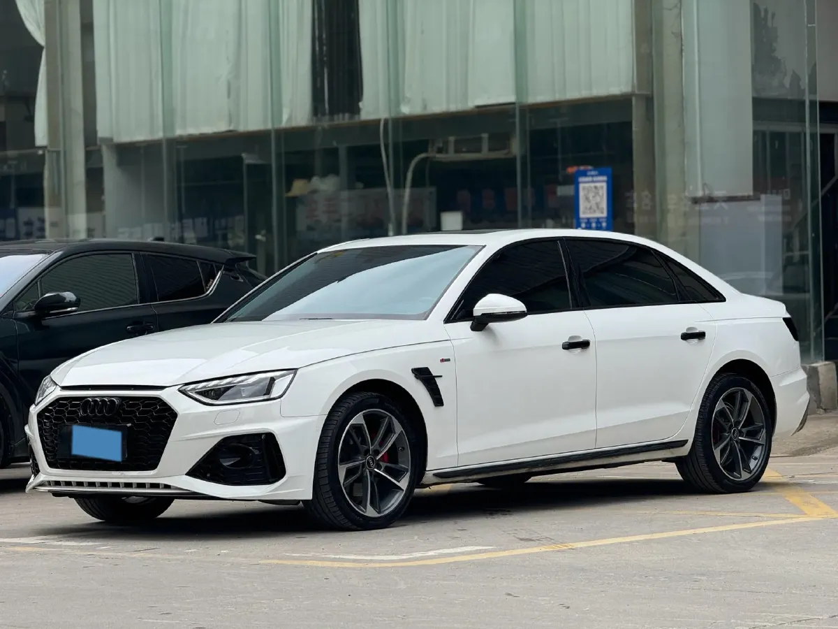 2022 Audi A4L 2.0T 190HP L4 7DCT,autocango,china used car exporter,china ev exporter,chinese used car exporter,chinese used ev exporter