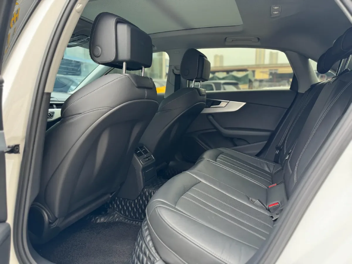 2022 Audi A4L 2.0T 190HP L4 7DCT,autocango,china used car exporter,china ev exporter,chinese used car exporter,chinese used ev exporter