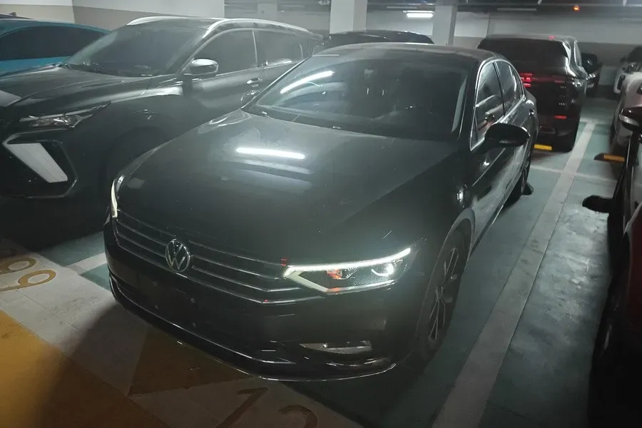 2020 Volkswagen Magotan 2.0T 186HP L4 7DCT,autocango,china used car exporter,china ev exporter,chinese used car exporter,chinese used ev exporter