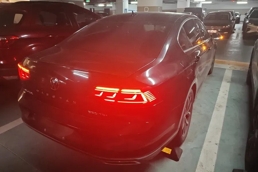 2020 Volkswagen Magotan 2.0T 186HP L4 7DCT,autocango,china used car exporter,china ev exporter,chinese used car exporter,chinese used ev exporter