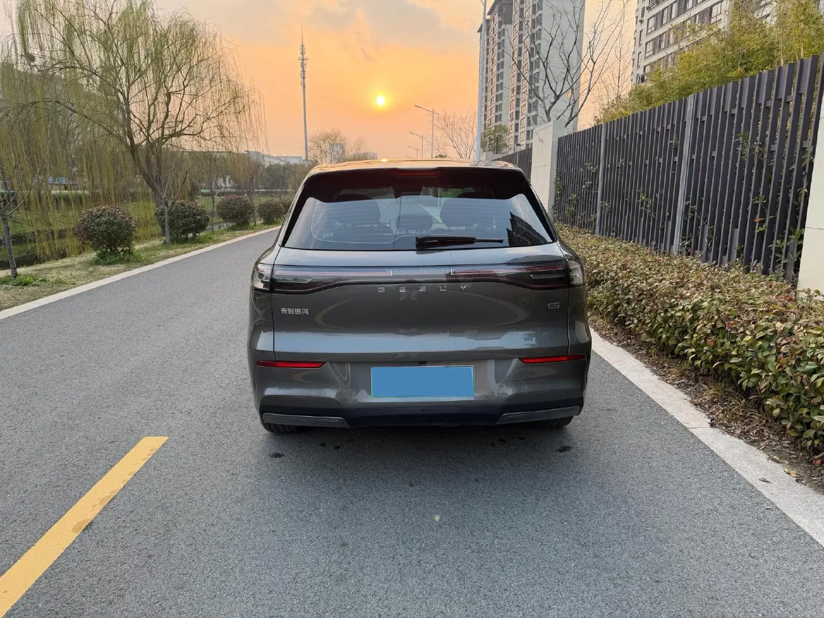 2024 Geely Emgrand L HiP 1.5T 181HP L4 3DHT PHEV 15.5KWH,autocango,china used car exporter,china ev exporter,chinese used car exporter,chinese used ev exporter