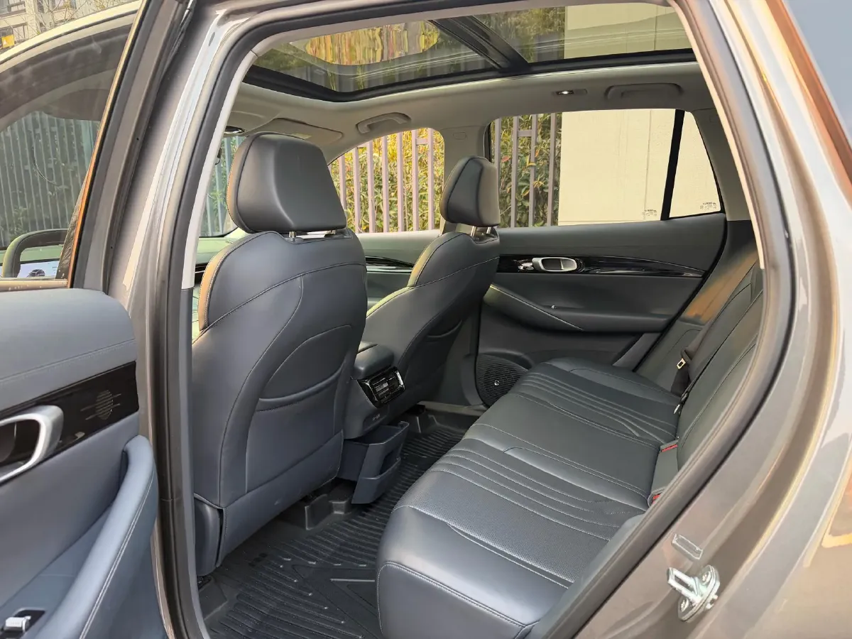 2024 Geely Emgrand L HiP 1.5T 181HP L4 3DHT PHEV 15.5KWH,autocango,china used car exporter,china ev exporter,chinese used car exporter,chinese used ev exporter