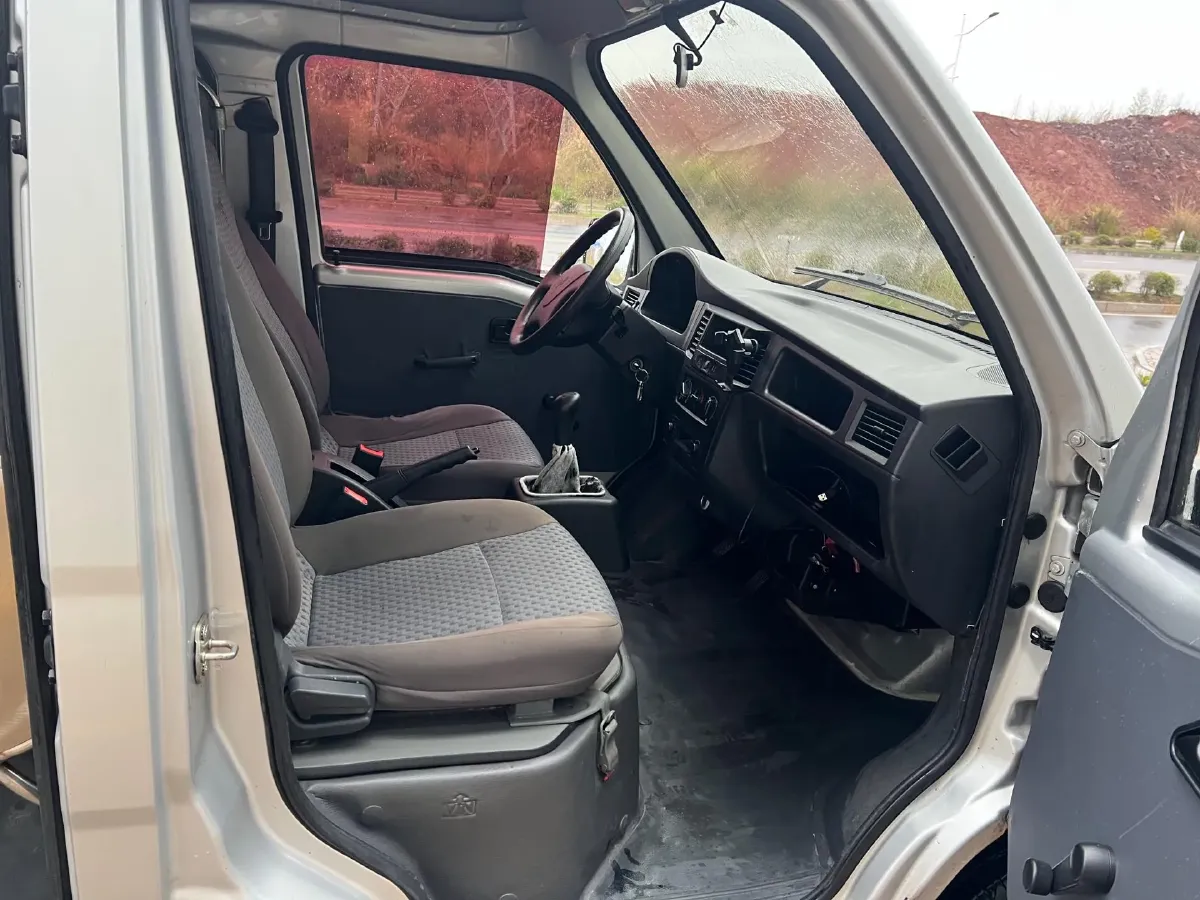 2019 WuLing RongGuang 1.2L 82HP L4 5MT,autocango,china used car exporter,china ev exporter,chinese used car exporter,chinese used ev exporter