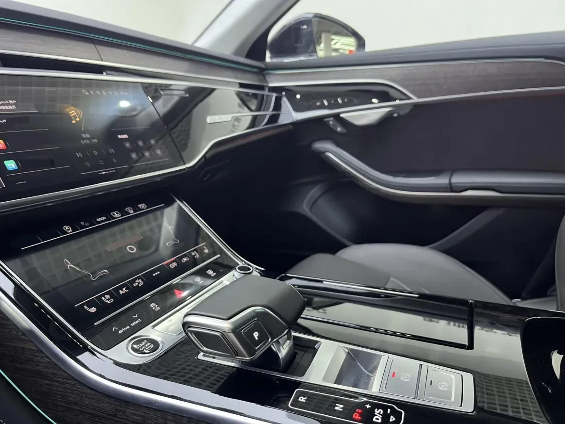 2026 Audi A8 3.0T 340HP V6 8AT,autocango,china used car exporter,china ev exporter,chinese used car exporter,chinese used ev exporter
