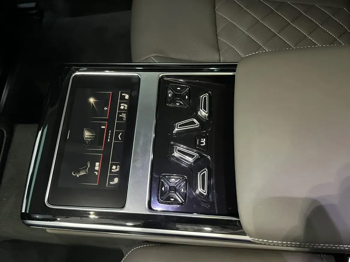 2026 Audi A8 3.0T 340HP V6 8AT,autocango,china used car exporter,china ev exporter,chinese used car exporter,chinese used ev exporter