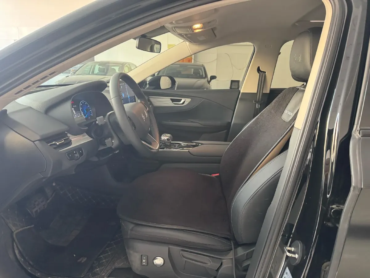 2023 HongQi E-QM5 BEV 74.9KWH,autocango,china used car exporter,china ev exporter,chinese used car exporter,chinese used ev exporter