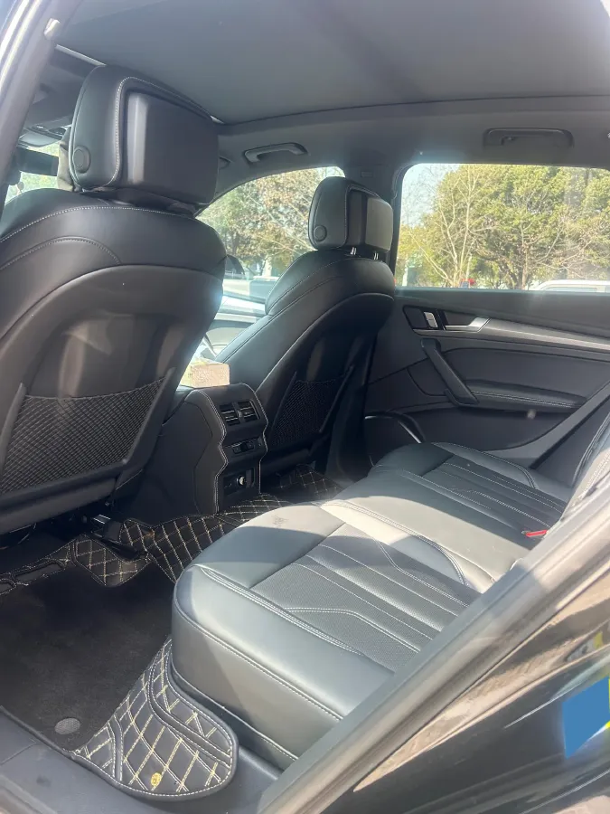 2025 Audi Q5L 2.0T 190HP L4 7DCT,autocango,china used car exporter,china ev exporter,chinese used car exporter,chinese used ev exporter