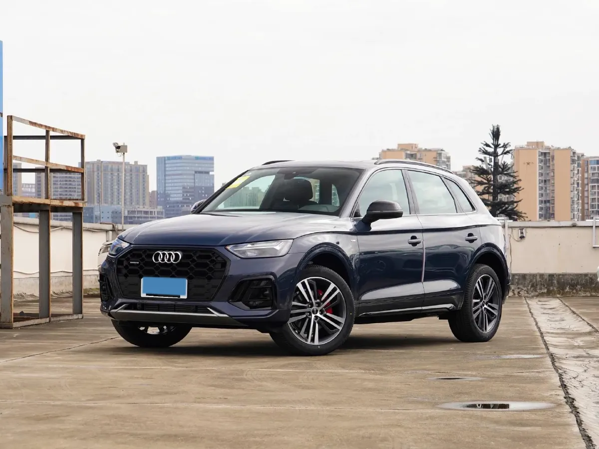 2025 Audi Q5L 2.0T 190HP L4 7DCT,autocango,china used car exporter,china ev exporter,chinese used car exporter,chinese used ev exporter
