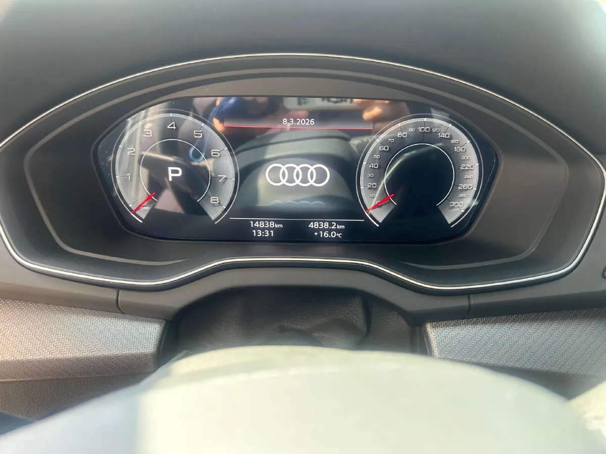 2025 Audi Q5L 2.0T 190HP L4 7DCT,autocango,china used car exporter,china ev exporter,chinese used car exporter,chinese used ev exporter