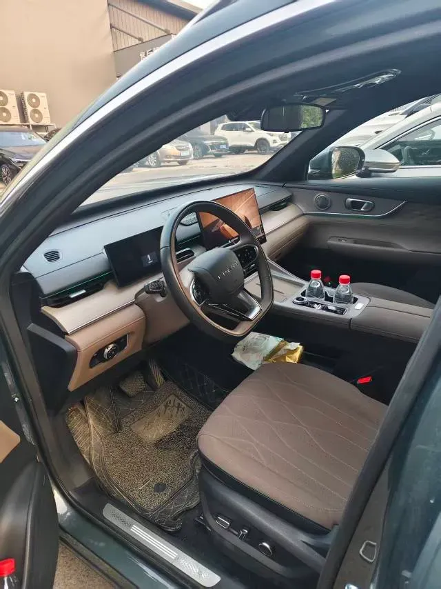 2025 Chery Tiggo 8 Plus 1.6T 197HP L4 7DCT,autocango,china used car exporter,china ev exporter,chinese used car exporter,chinese used ev exporter