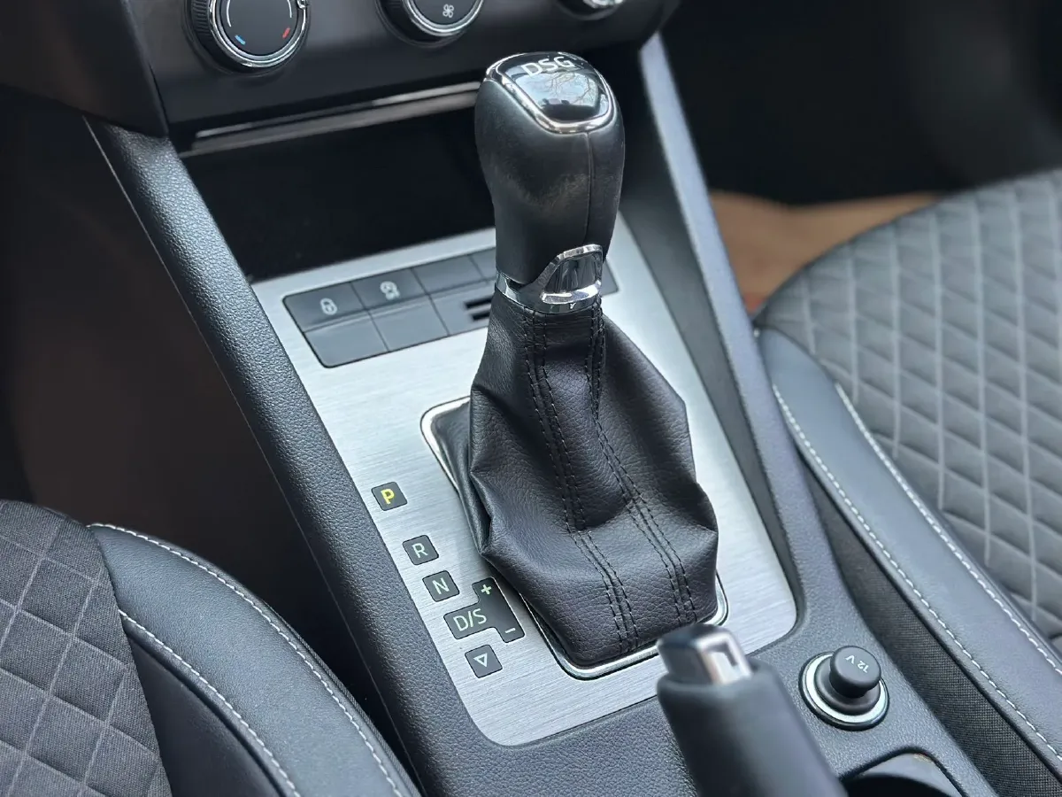 2018 Skoda Octavia 1.2T 116HP L4 7DCT,autocango,china used car exporter,china ev exporter,chinese used car exporter,chinese used ev exporter