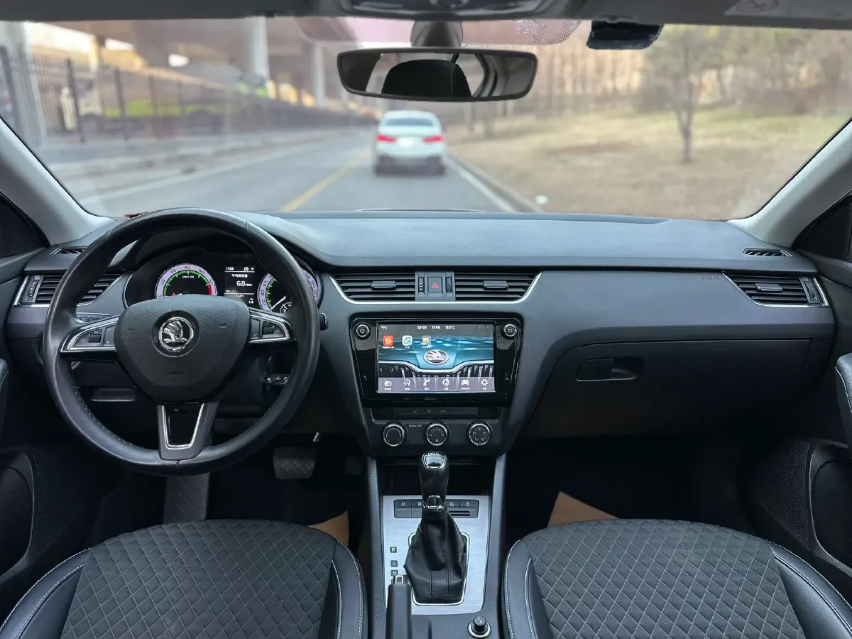 2018 Skoda Octavia 1.2T 116HP L4 7DCT,autocango,china used car exporter,china ev exporter,chinese used car exporter,chinese used ev exporter