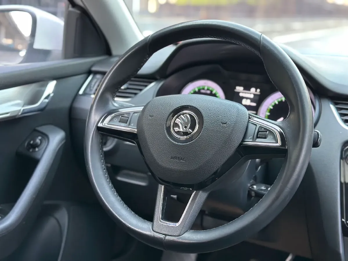 2018 Skoda Octavia 1.2T 116HP L4 7DCT,autocango,china used car exporter,china ev exporter,chinese used car exporter,chinese used ev exporter