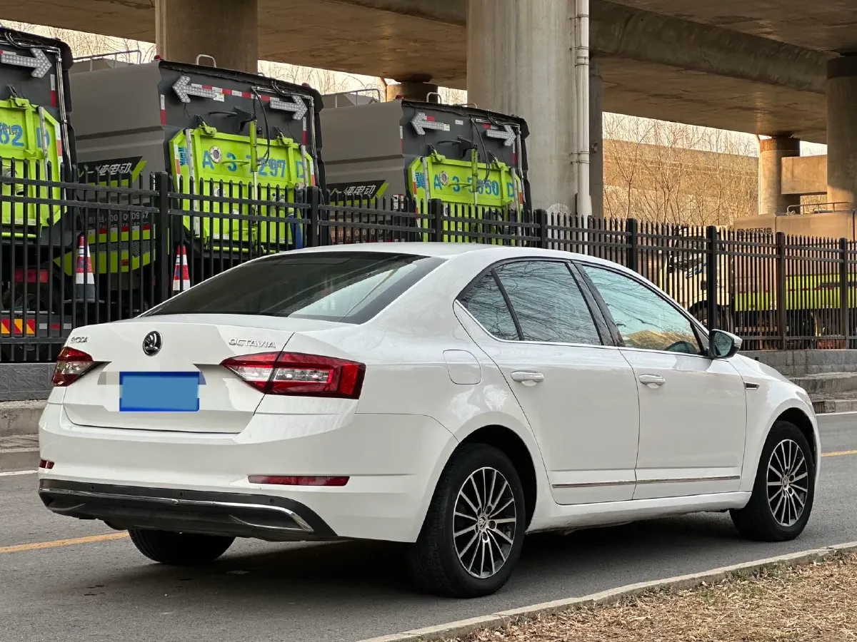 2018 Skoda Octavia 1.2T 116HP L4 7DCT,autocango,china used car exporter,china ev exporter,chinese used car exporter,chinese used ev exporter
