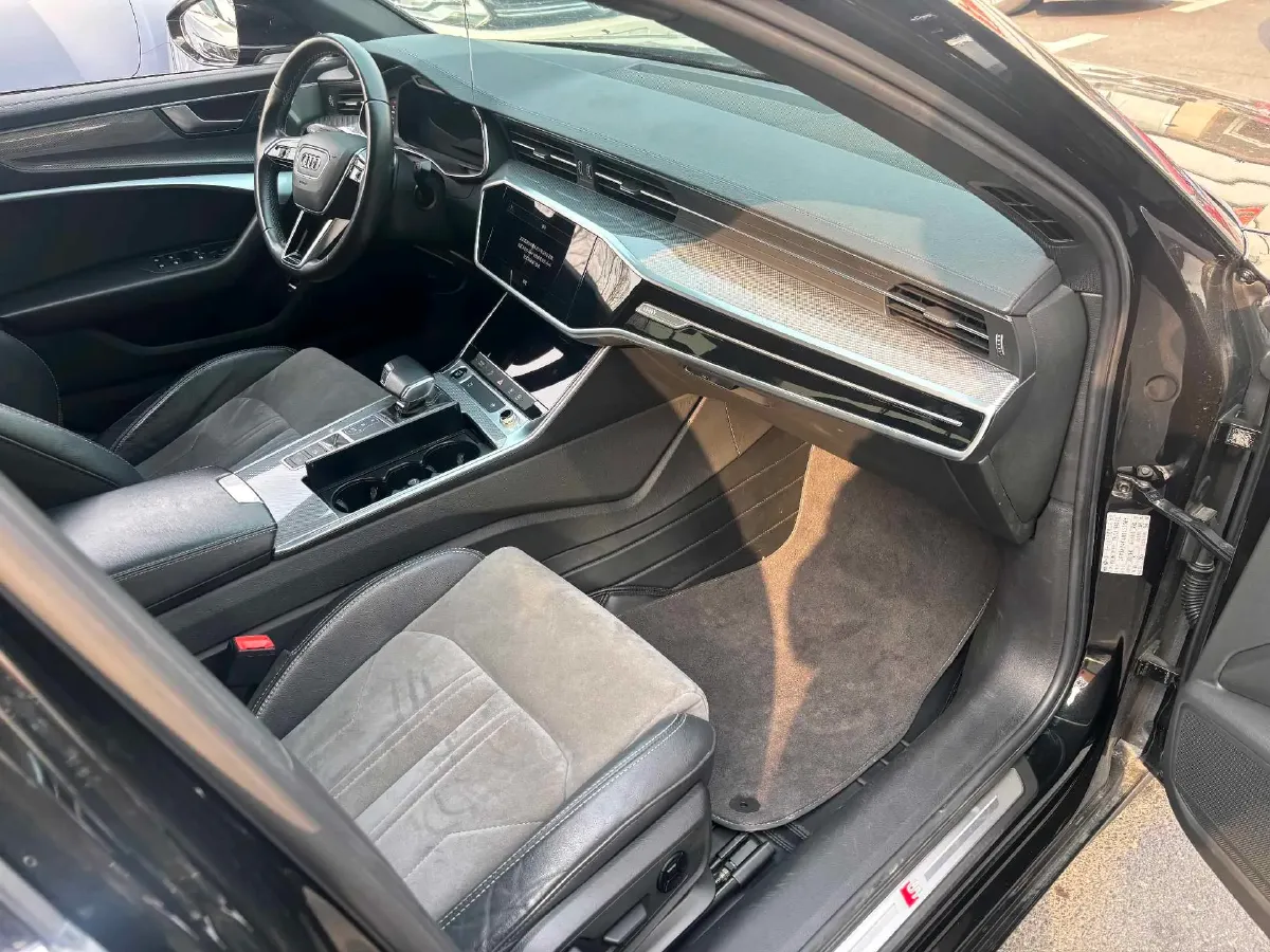 2021 Audi A6L 2.0T 224HP L4 7DCT,autocango,china used car exporter,china ev exporter,chinese used car exporter,chinese used ev exporter