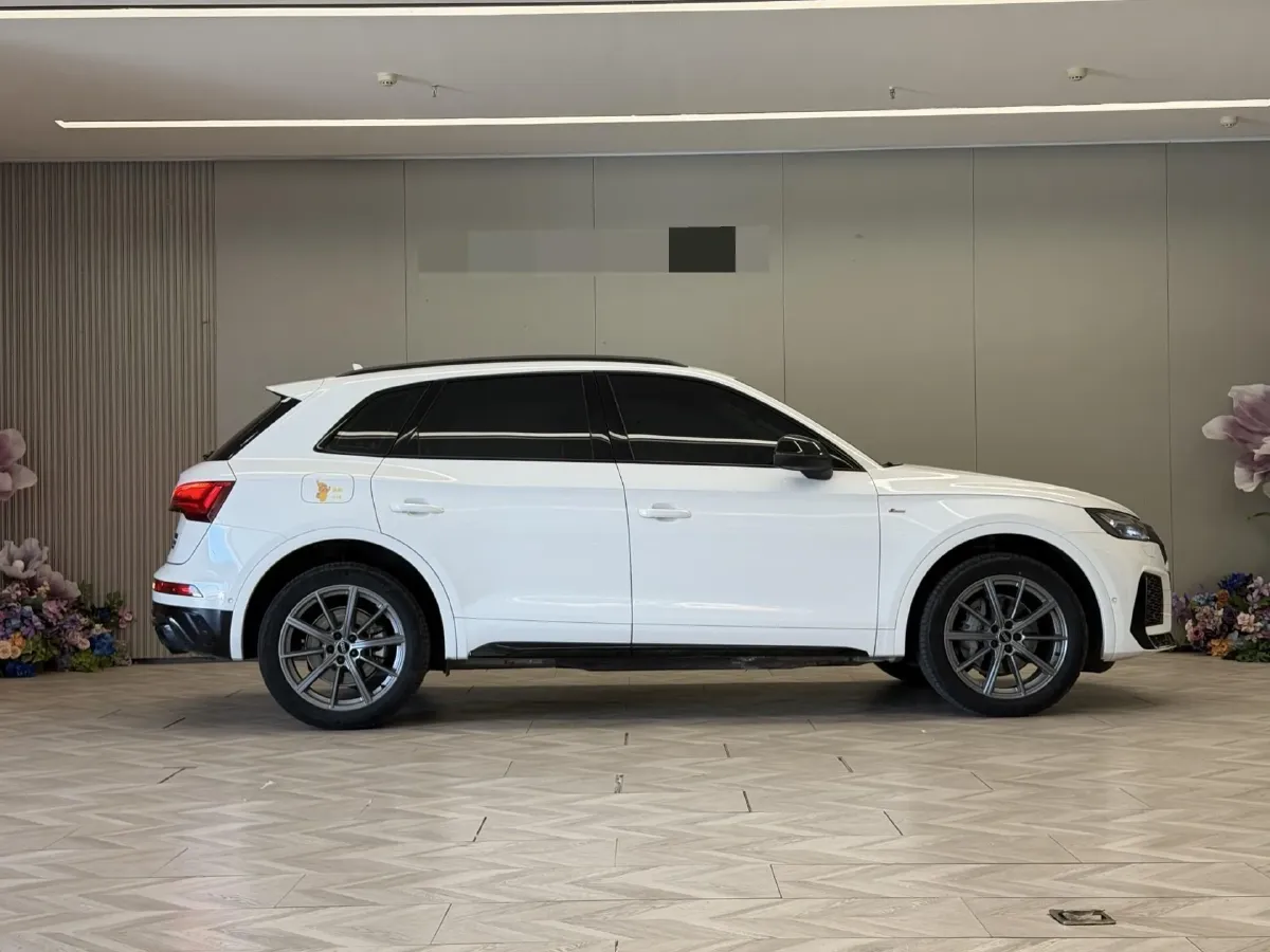 2022 Audi Q5L 2.0T 252HP L4 7DCT,autocango,china used car exporter,china ev exporter,chinese used car exporter,chinese used ev exporter