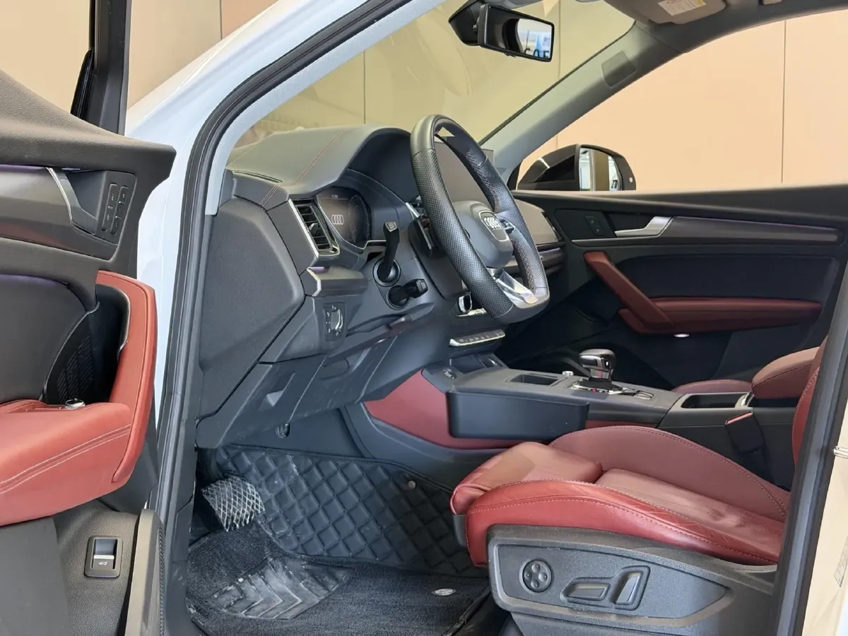 2022 Audi Q5L 2.0T 252HP L4 7DCT,autocango,china used car exporter,china ev exporter,chinese used car exporter,chinese used ev exporter