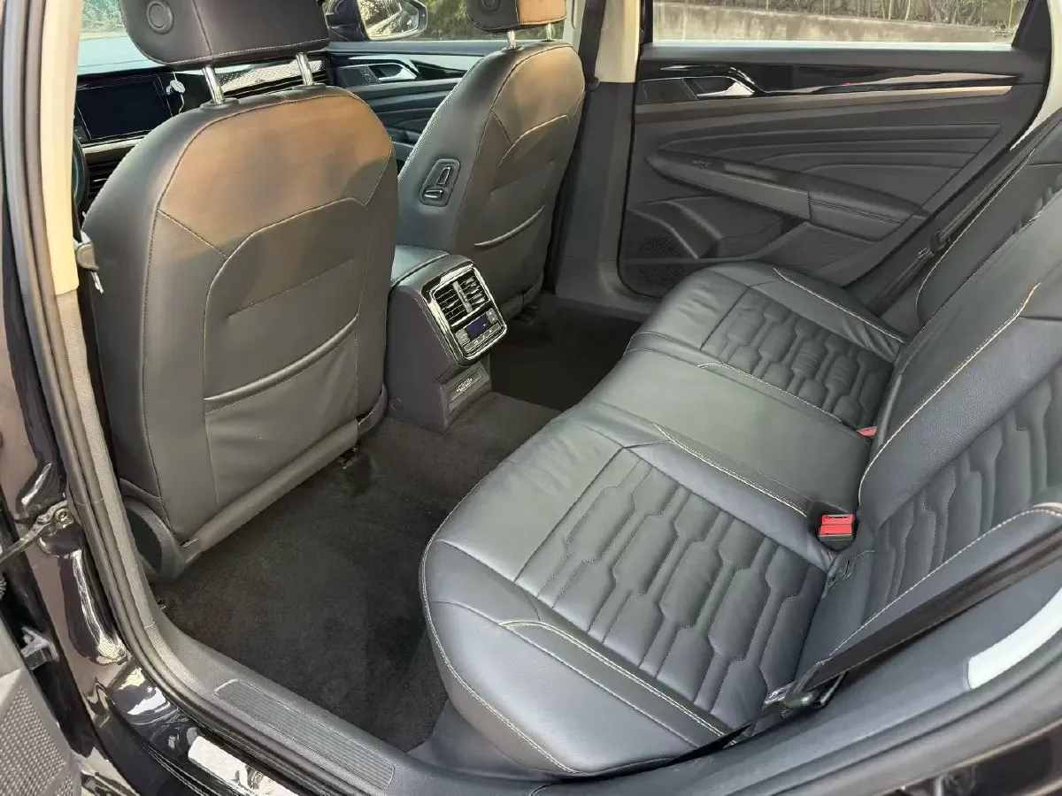 2019 Skoda Kodiak 2.0T 186HP L4 7DCT,autocango,china used car exporter,china ev exporter,chinese used car exporter,chinese used ev exporter