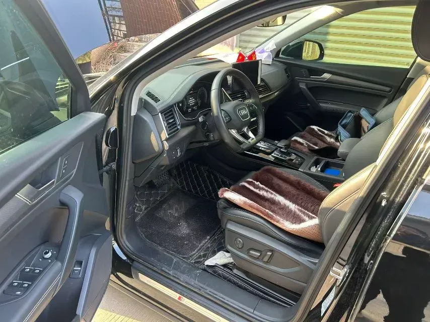 2021 Audi Q5L 2.0T 190HP L4 7DCT,autocango,china used car exporter,china ev exporter,chinese used car exporter,chinese used ev exporter